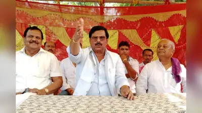 Sheohar News: पीड़ित परिवार से मिले पूर्व सांसद आनंद मोहन, कहा- महिला की ट्रैक्टर से हत्या समाज के लिए शर्मनाक